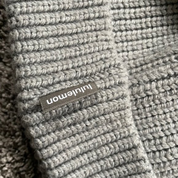 Lululemon Grey Wool Knitted Hat - Picture 2 of 3